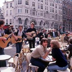 En un café de París